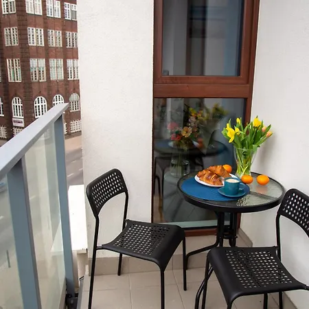 Maya's Flats & 51 - Aura 40 *