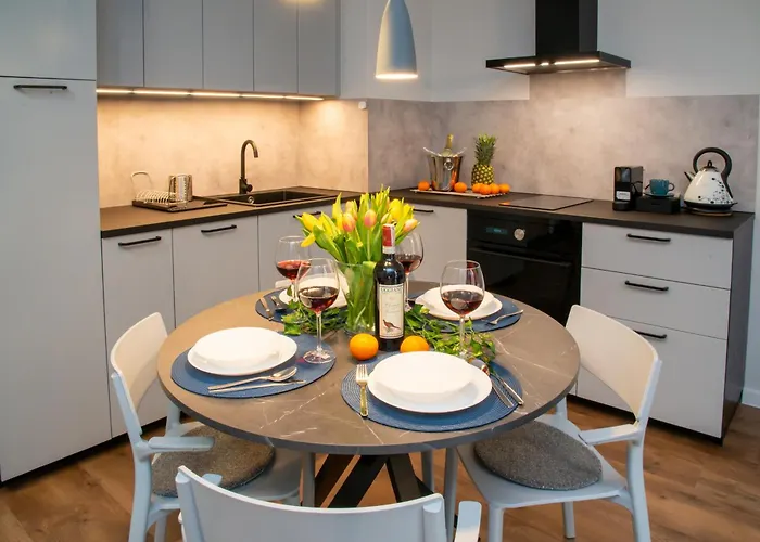 Maya's Flats & 51 - Aura 40