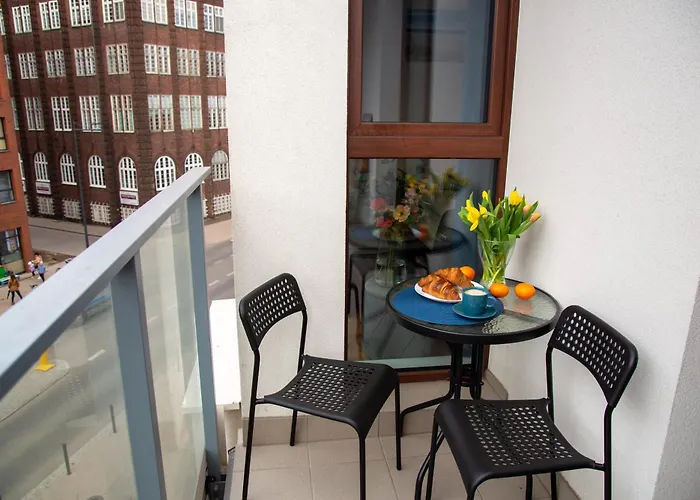 Maya's Flats & 51 - Aura 40 *