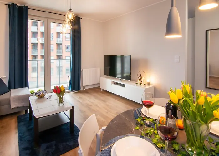 Maya's Flats & 51 - Aura 40 *